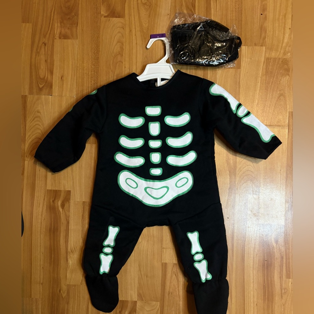 🔥Baby Glow in the Dark Skeleton Costume for (12-18 months) complete w/cap